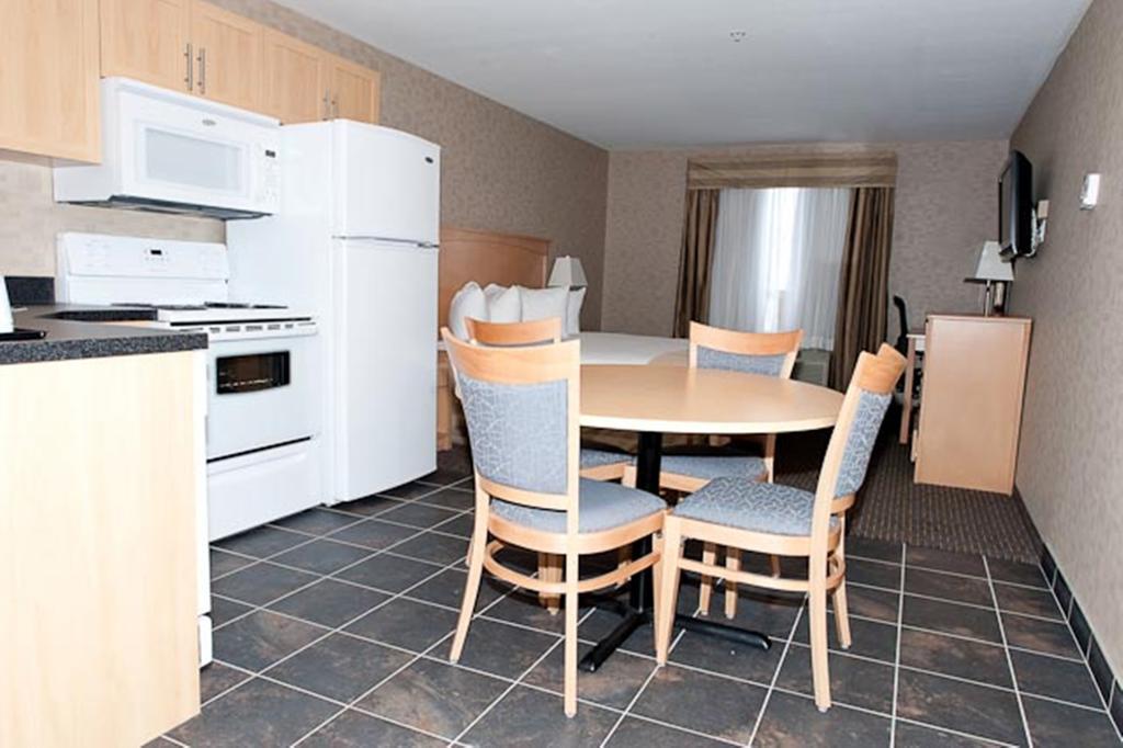 Paradise Inn&Suites Valleyview Bagian luar foto